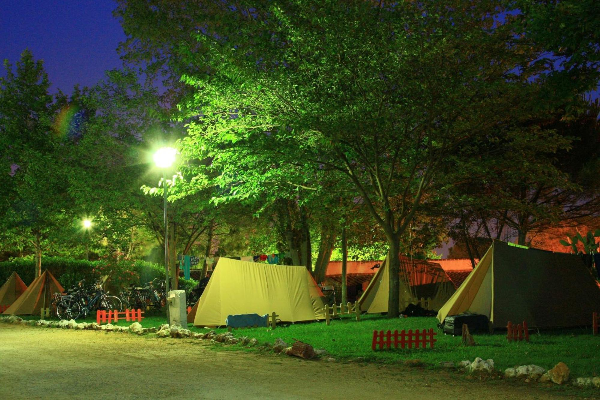 Camping Sierra de las Nieves Yunquera Exterior foto